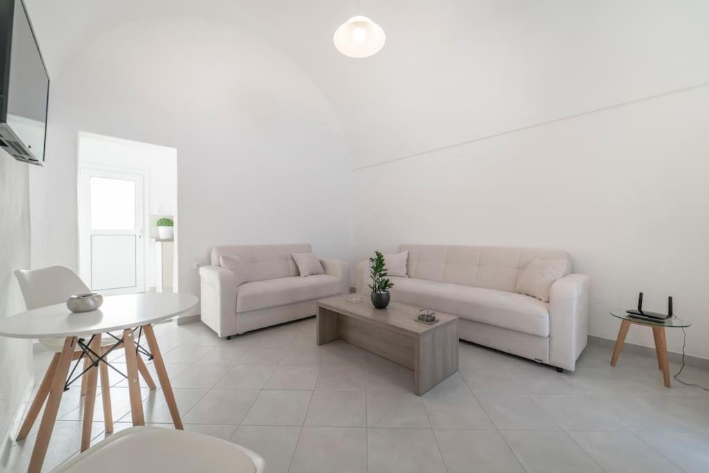 Yann House Imerovigli (Santorini)