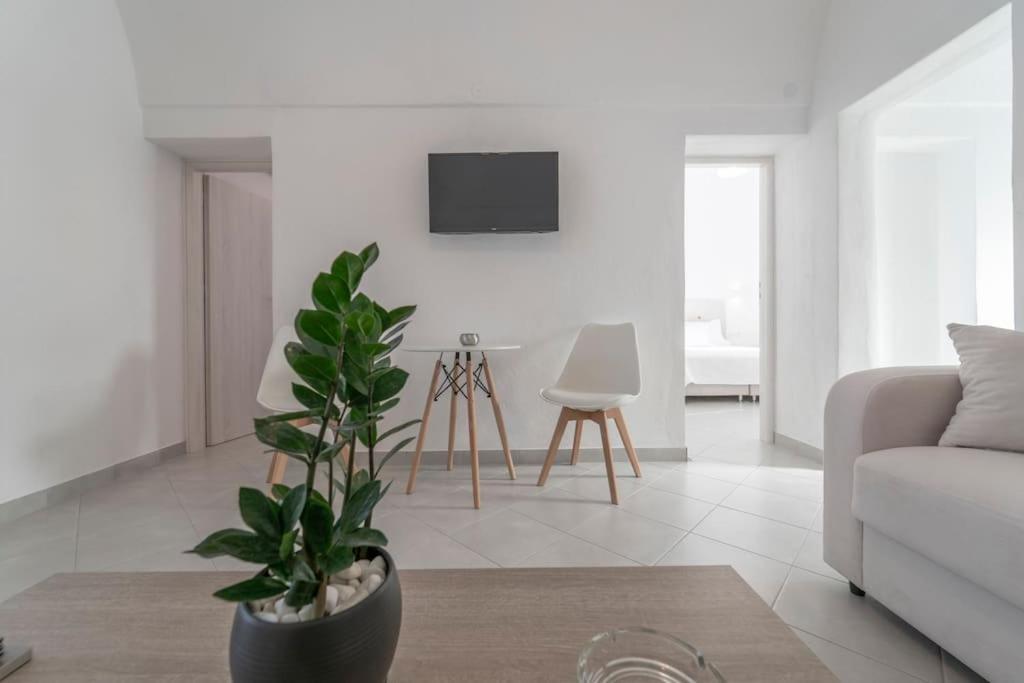 Yann House Imerovigli (Santorini)